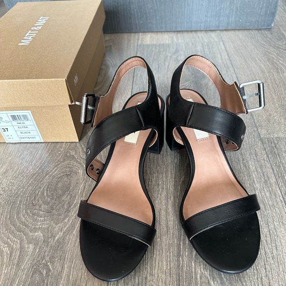 Matt & Nat, Size 6 - Picture 4 of 4